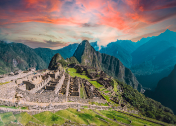 Peaks & Pacific: Peru To Chile Discovery Peaks & Pacific: Peru To Chile Discovery